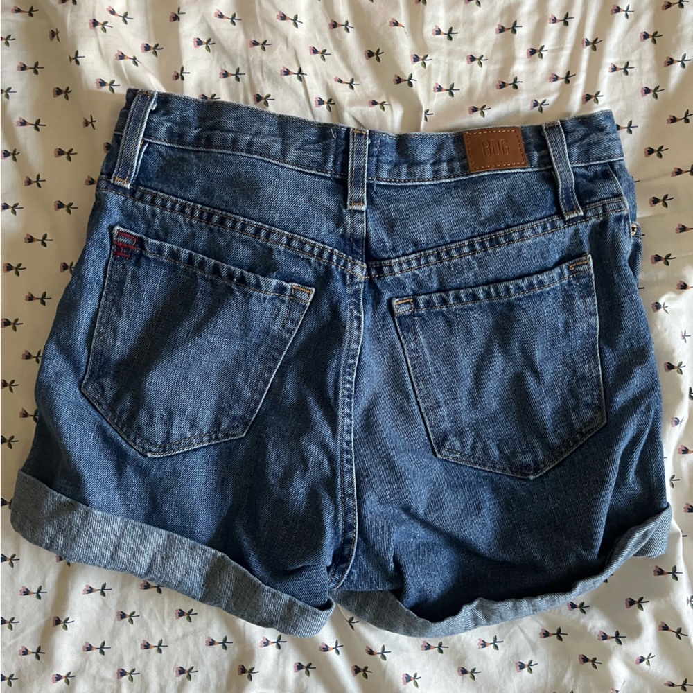BDG Mom High-Rise Jean Short - Picture 2 of 5